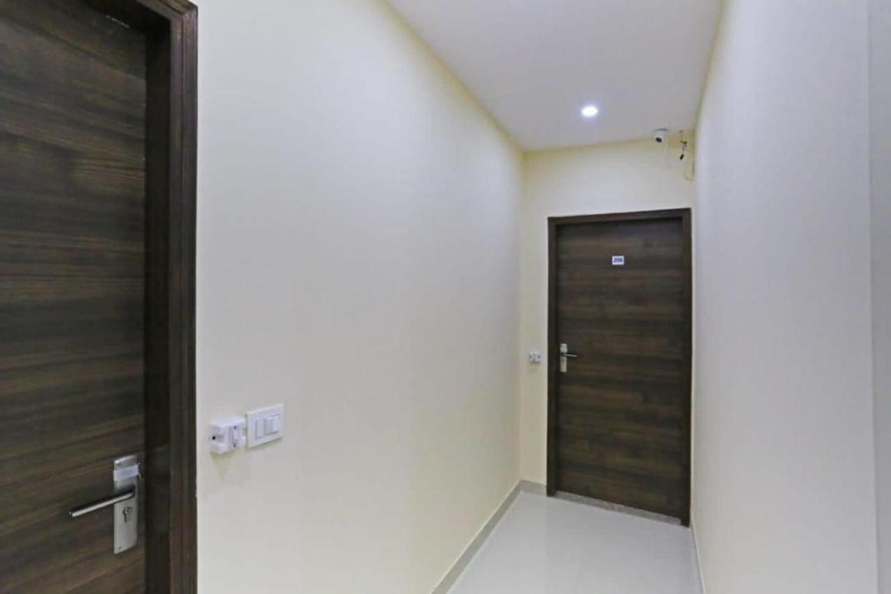 Hotel Mannat Bhera Enclave New Delhi Exterior photo